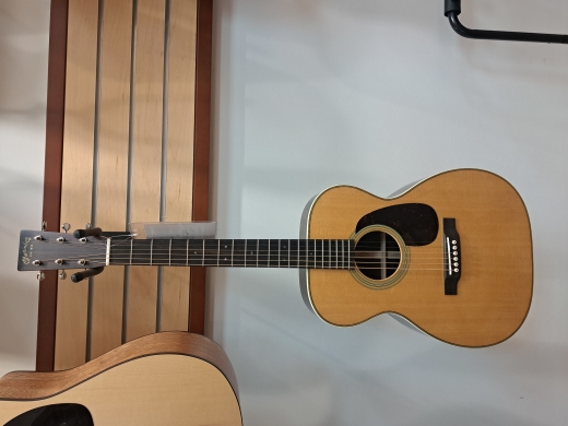 Martin Guitars - 00-28 V18